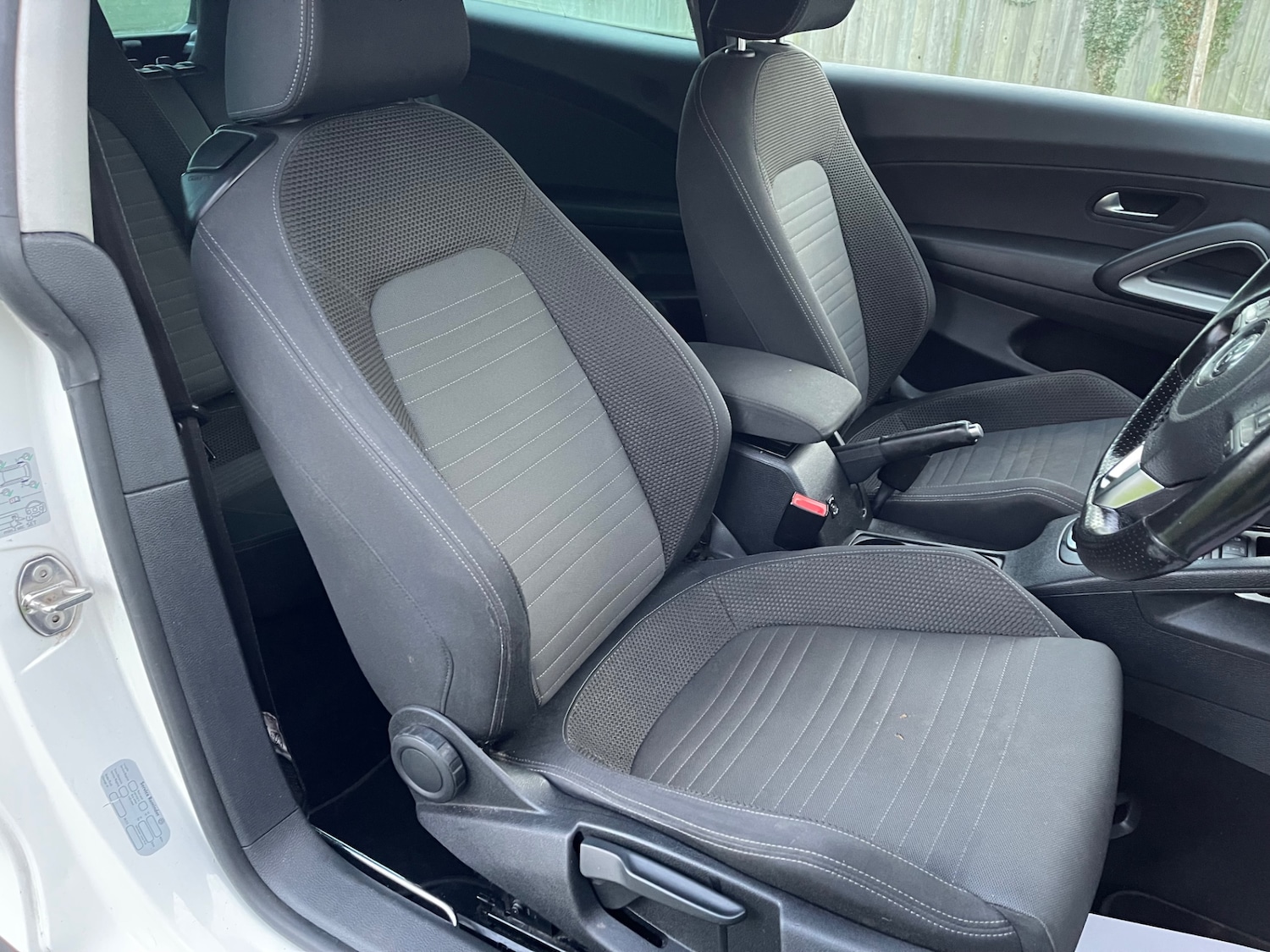 Used Volkswagen Scirocco 2011 for sale - 76758908: Photo 8