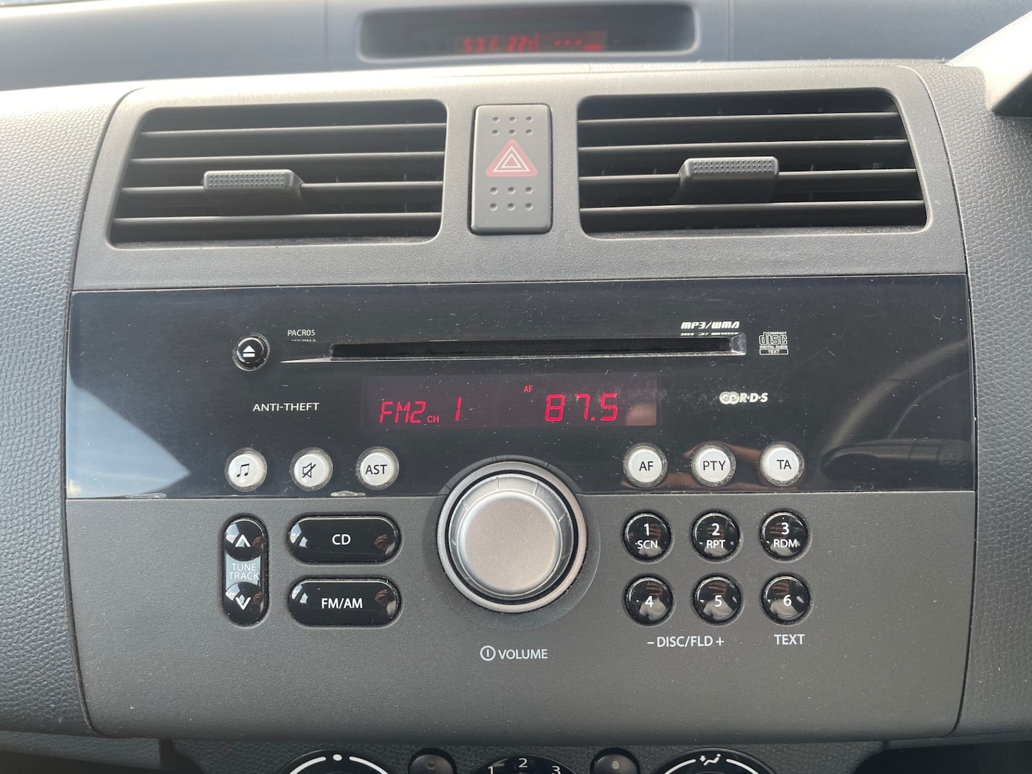 Used Suzuki Swift 2010 for sale - 76128660: Photo 10