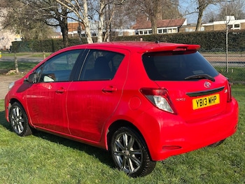 Used Toyota Yaris 2013 for sale - 77758693: Photo