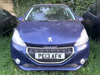 Used Peugeot 208 2013 for sale - 74745630: Photo