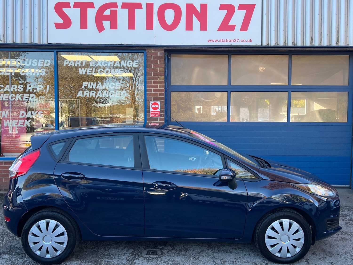 Used Ford Fiesta 2015 for sale - 76329841: Photo 2