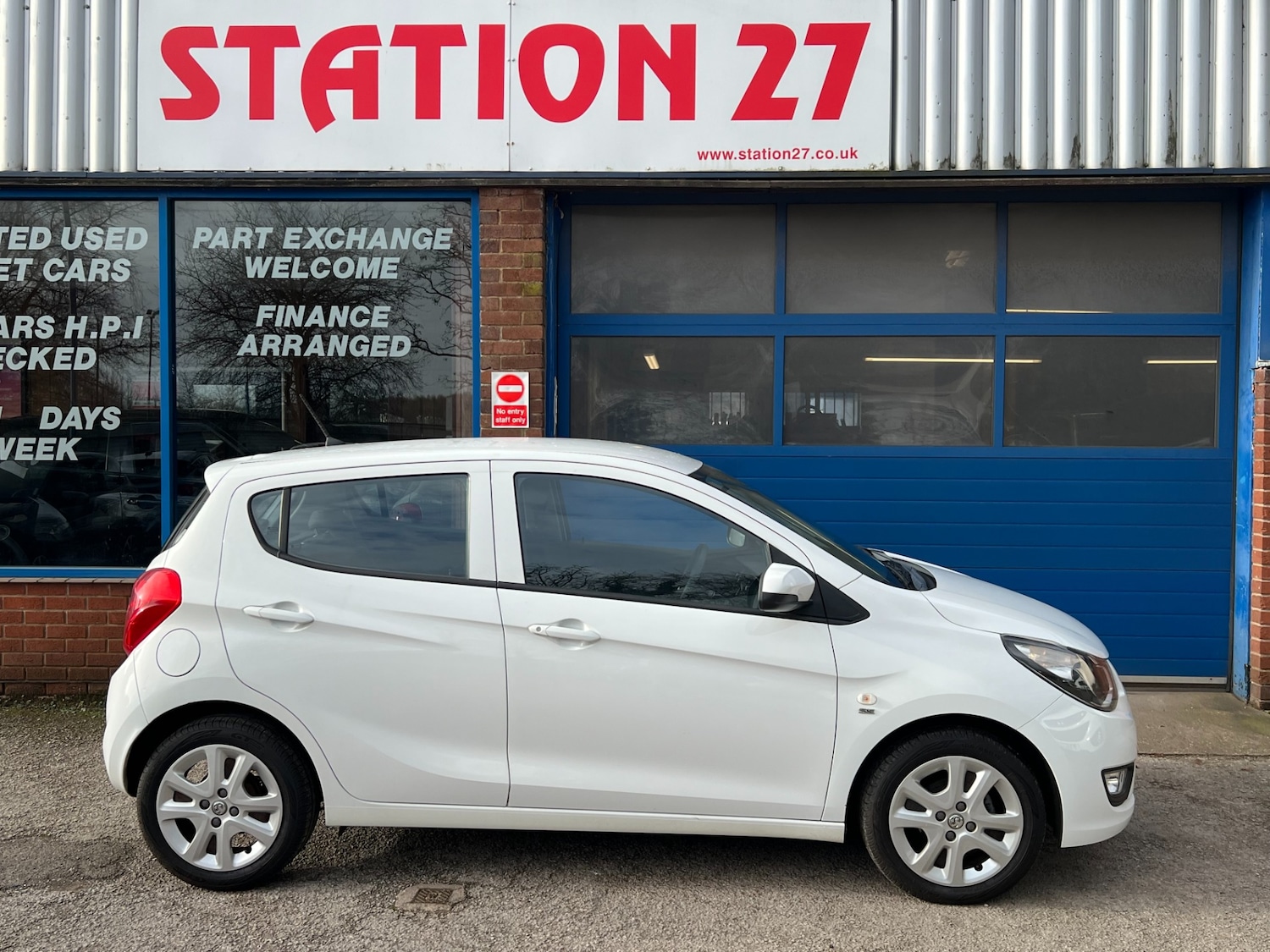 Used Vauxhall Viva 2016 for sale - 77638811: Photo 2