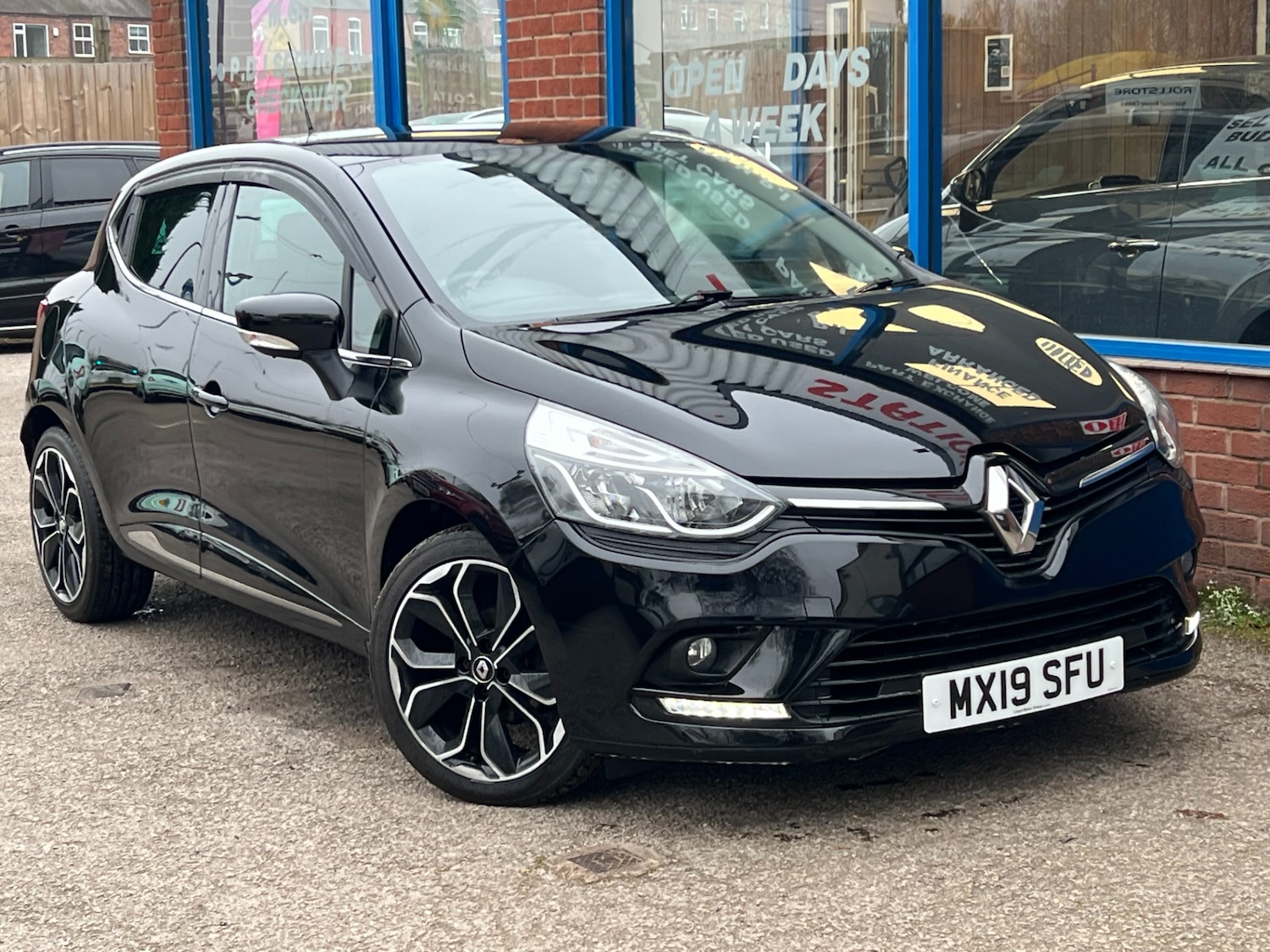 Used Renault Clio 2019 for sale - 77917345: Photo 1