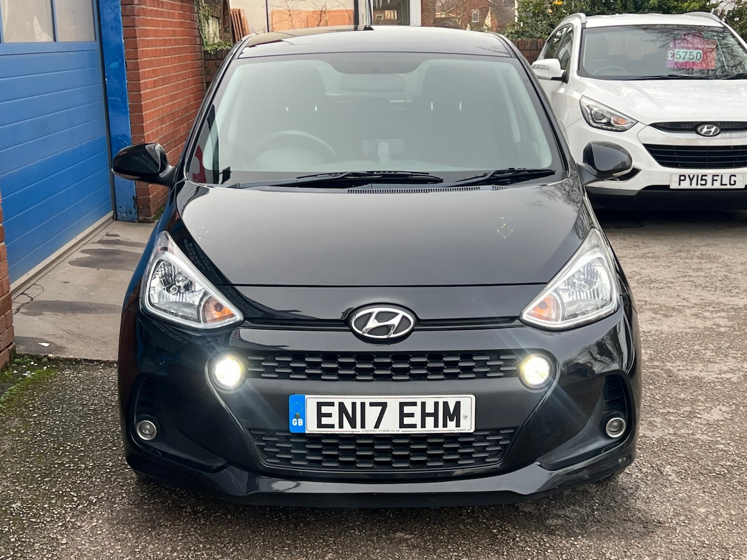Used Hyundai i10 2017 for sale - 77556930: Photo 2