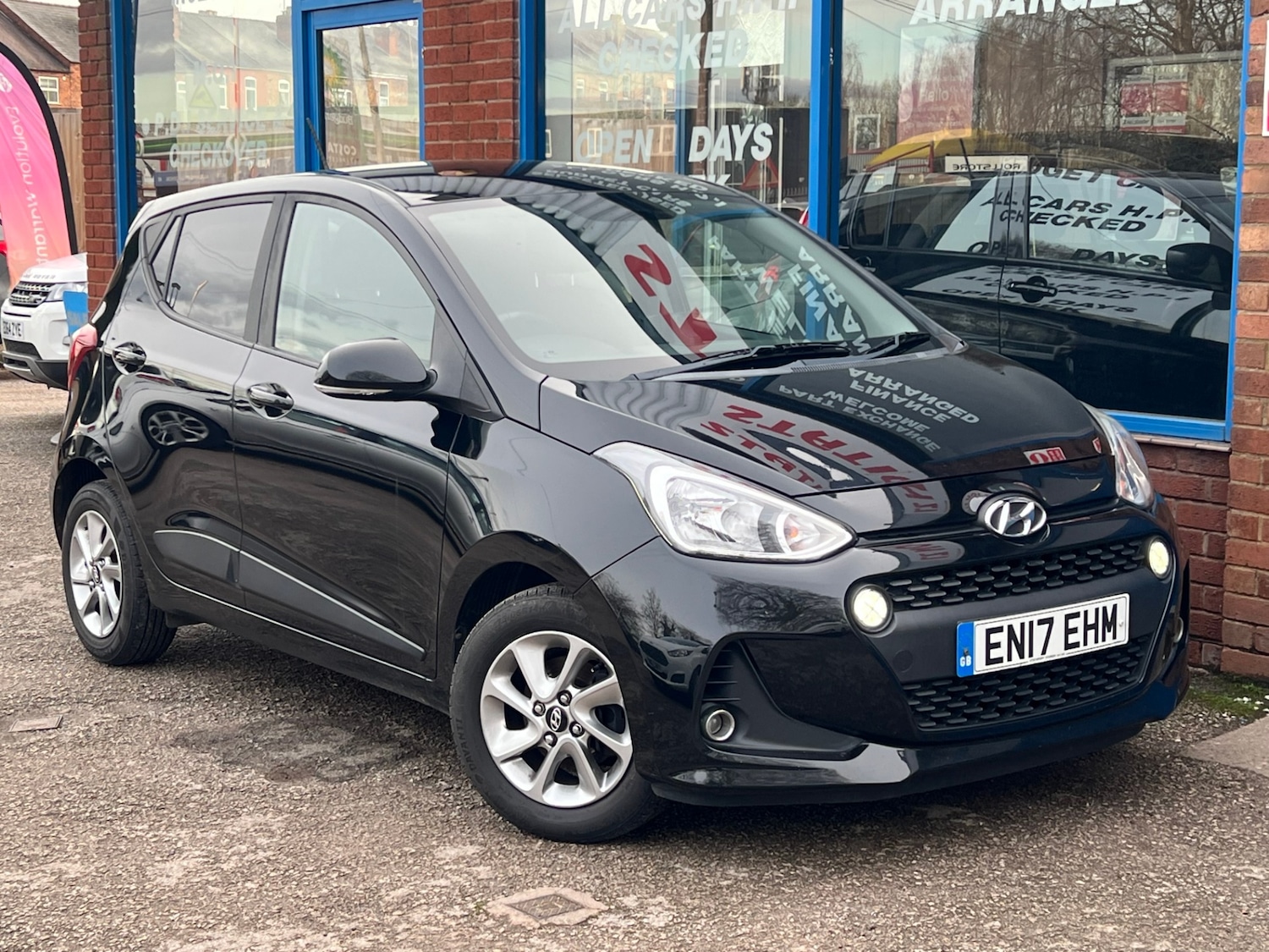 Used Hyundai i10 2017 for sale - 77556930: Photo 5