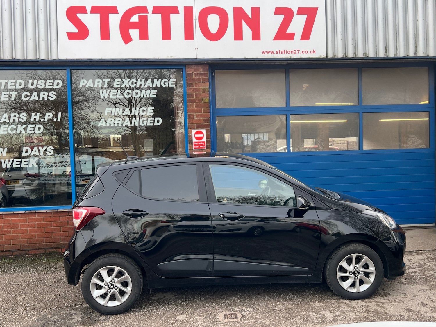 Used Hyundai i10 2017 for sale - 77556930: Photo 6