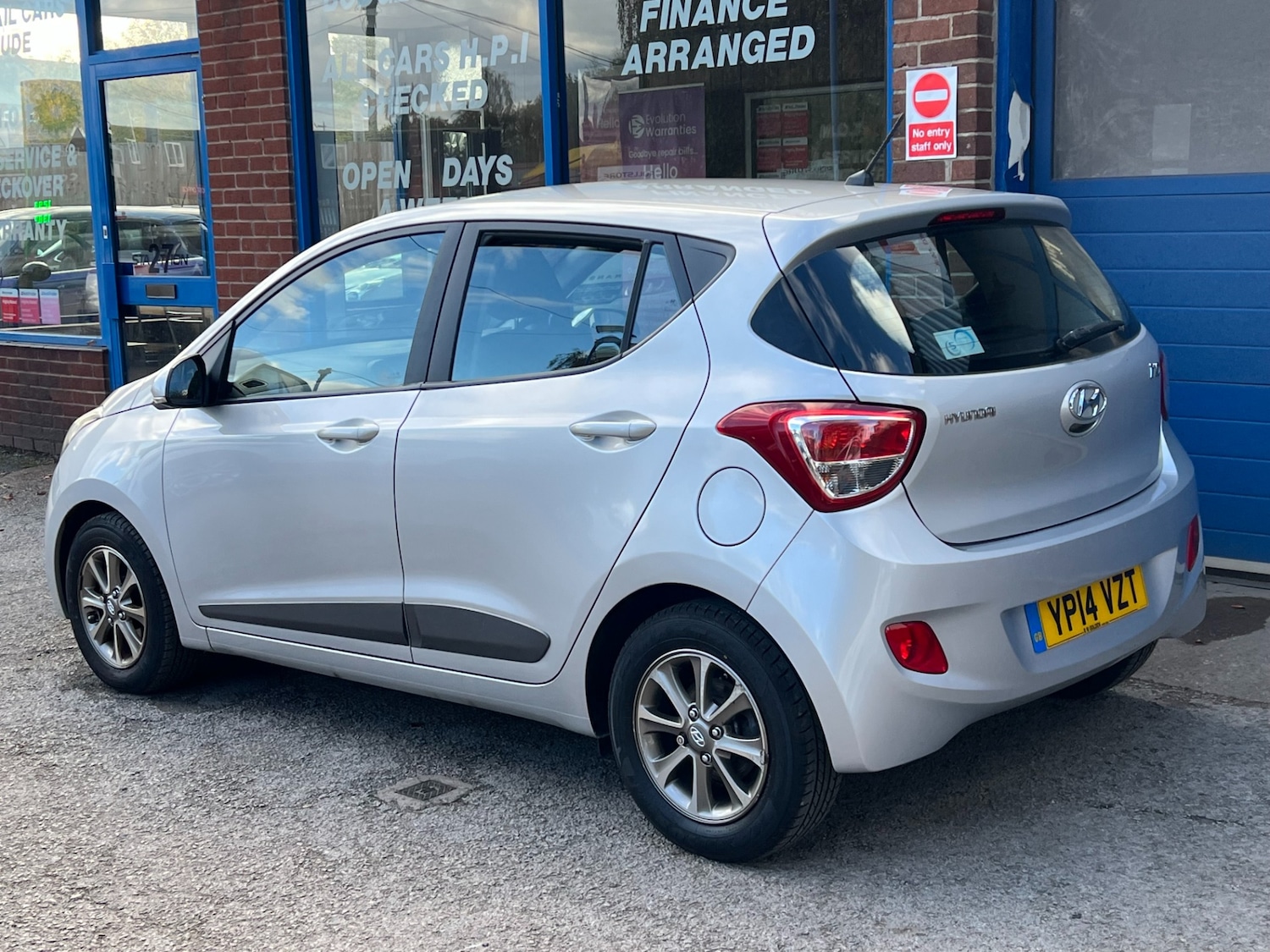 Used Hyundai i10 2014 for sale - 76374794: Photo 4
