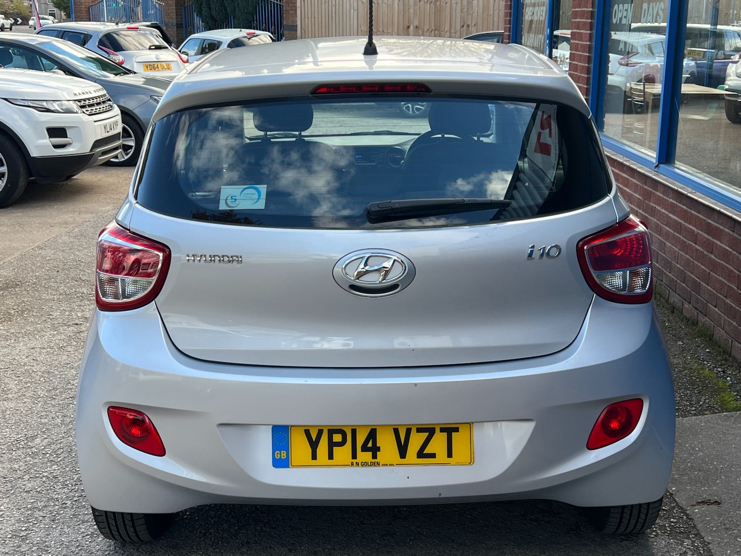 Used Hyundai i10 2014 for sale - 76374794: Photo 5