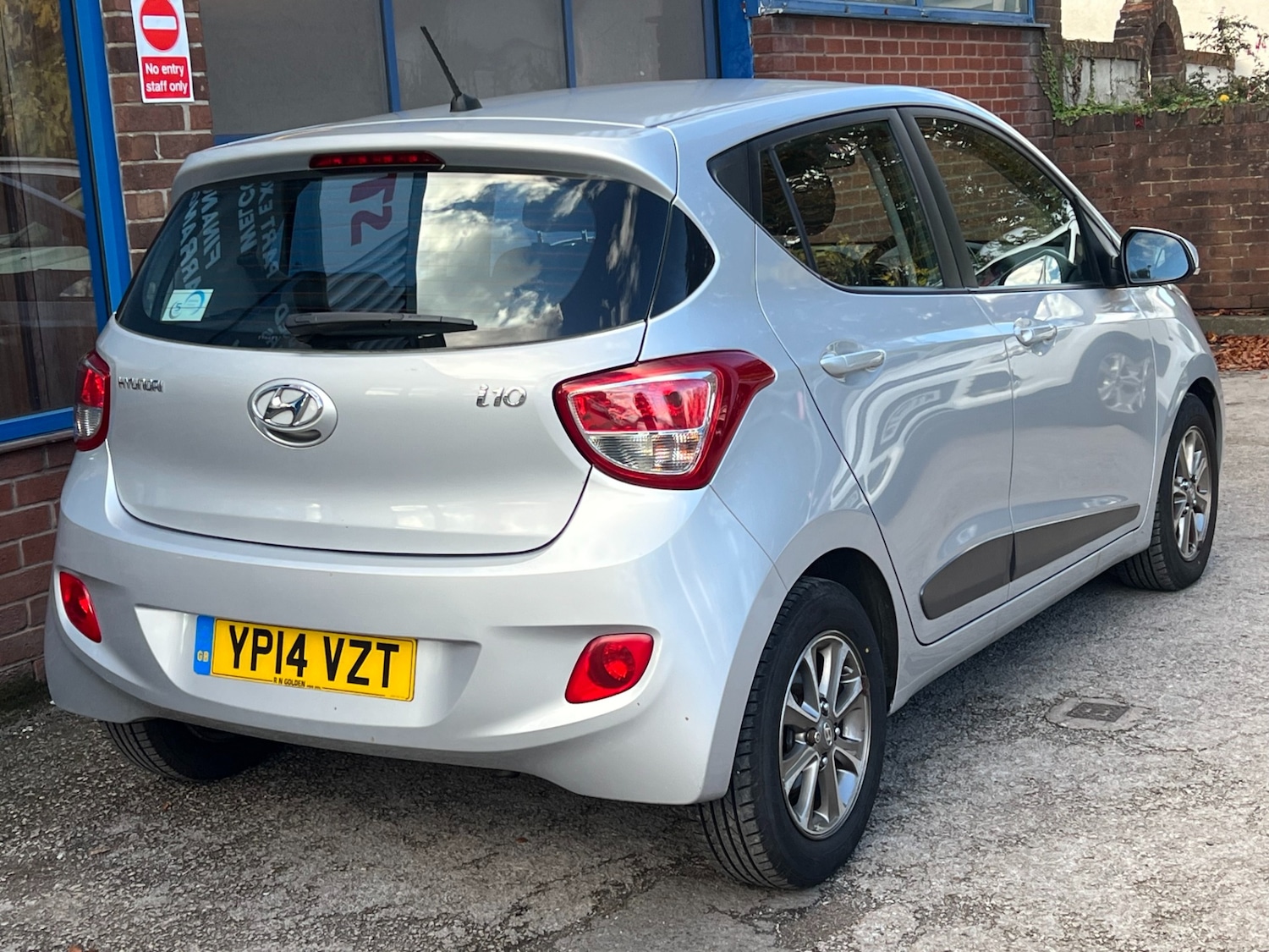 Used Hyundai i10 2014 for sale - 76374794: Photo 8