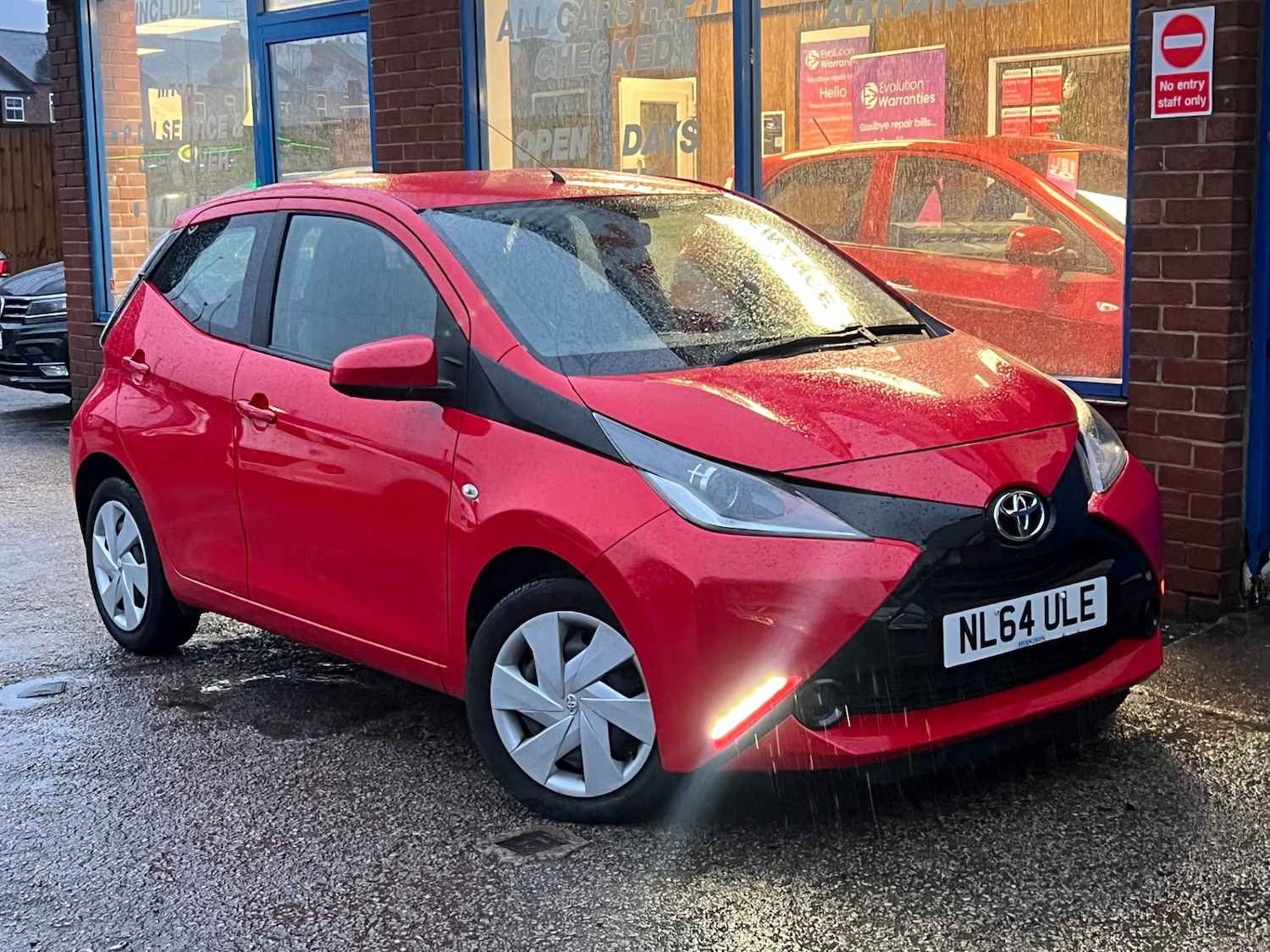 Used Toyota AYGO 2014 for sale - 76983978: Photo 6