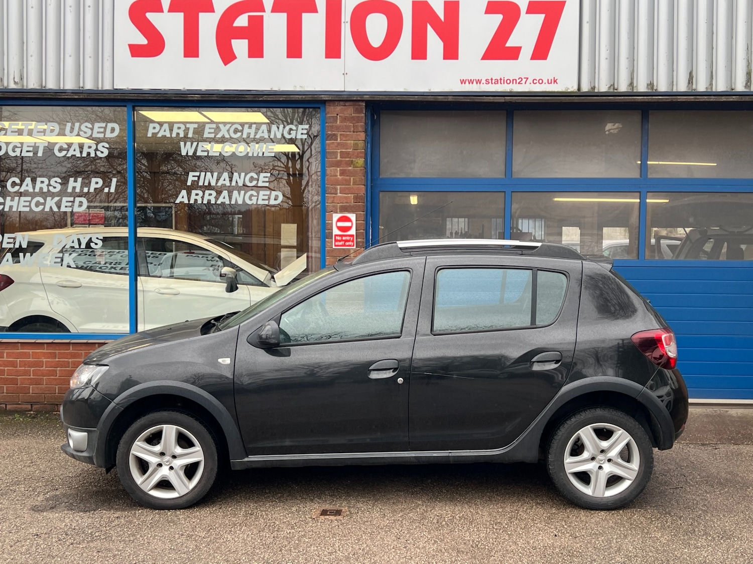 Used Dacia Sandero Stepway 2015 for sale - 77649677: Photo 2