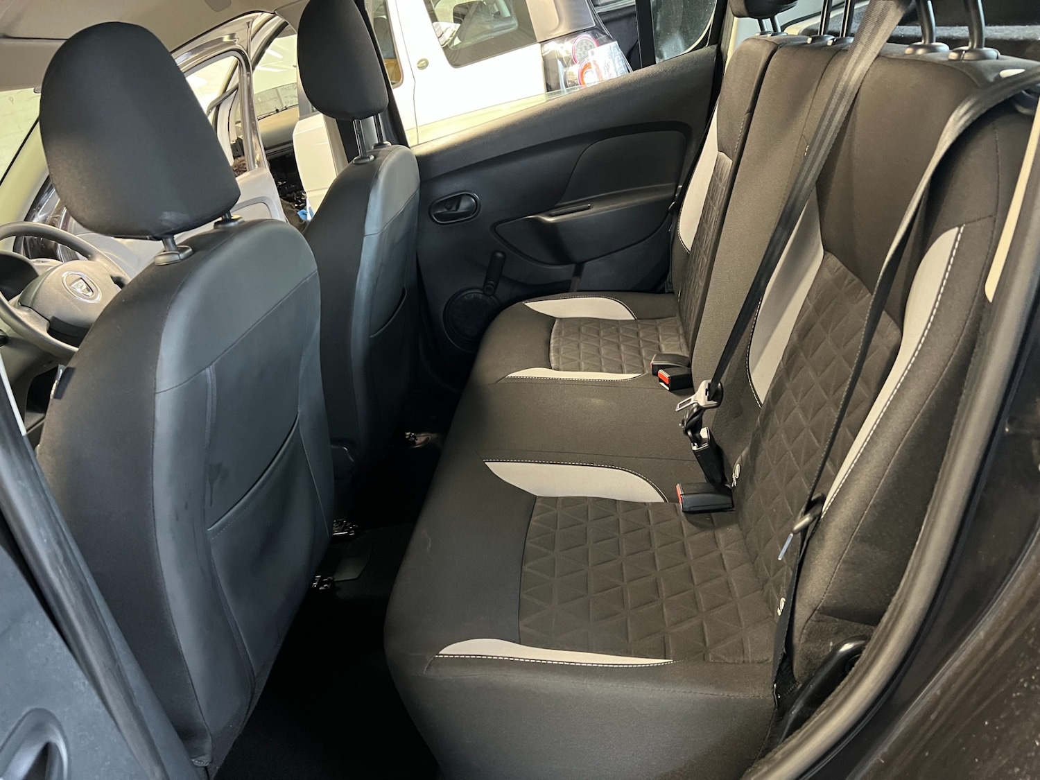 Used Dacia Sandero Stepway 2015 for sale - 77649677: Photo 9