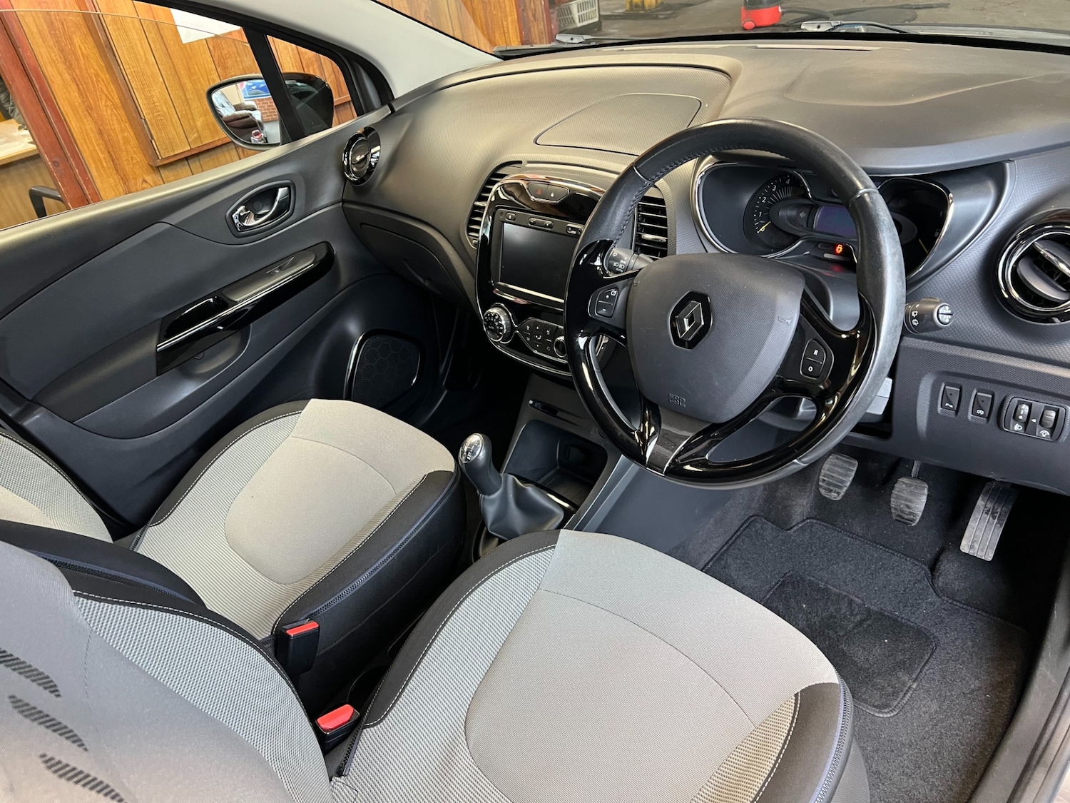 Used Renault Captur 2014 for sale - 76340119: Photo 14