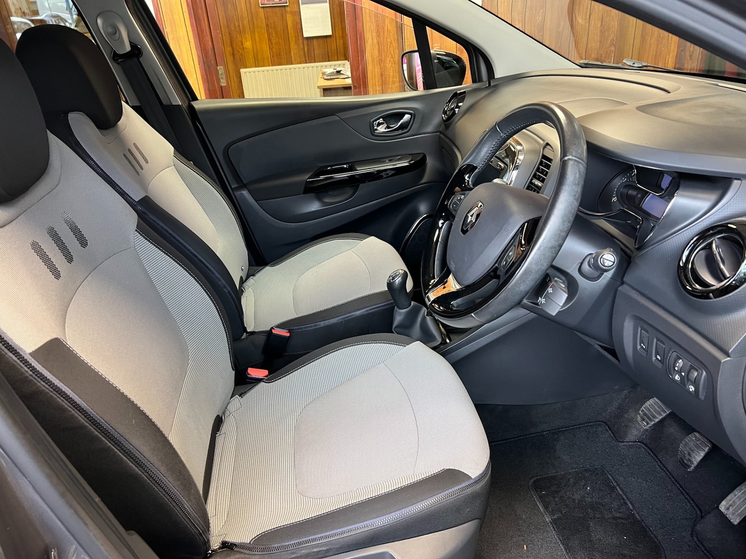 Used Renault Captur 2014 for sale - 76340119: Photo 15