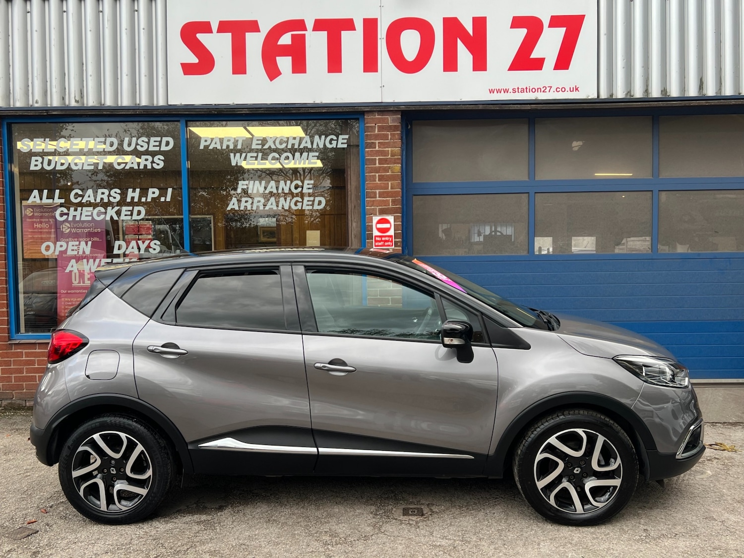 Used Renault Captur 2014 for sale - 76340119: Photo 2