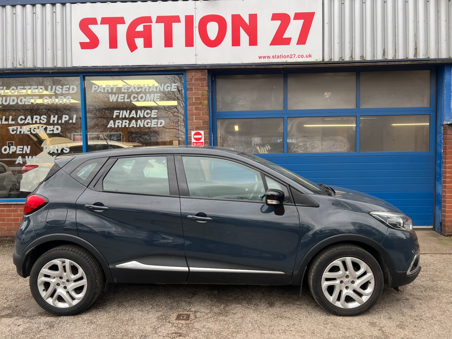 Used Renault Captur 2017 for sale - 77687395: Photo 2