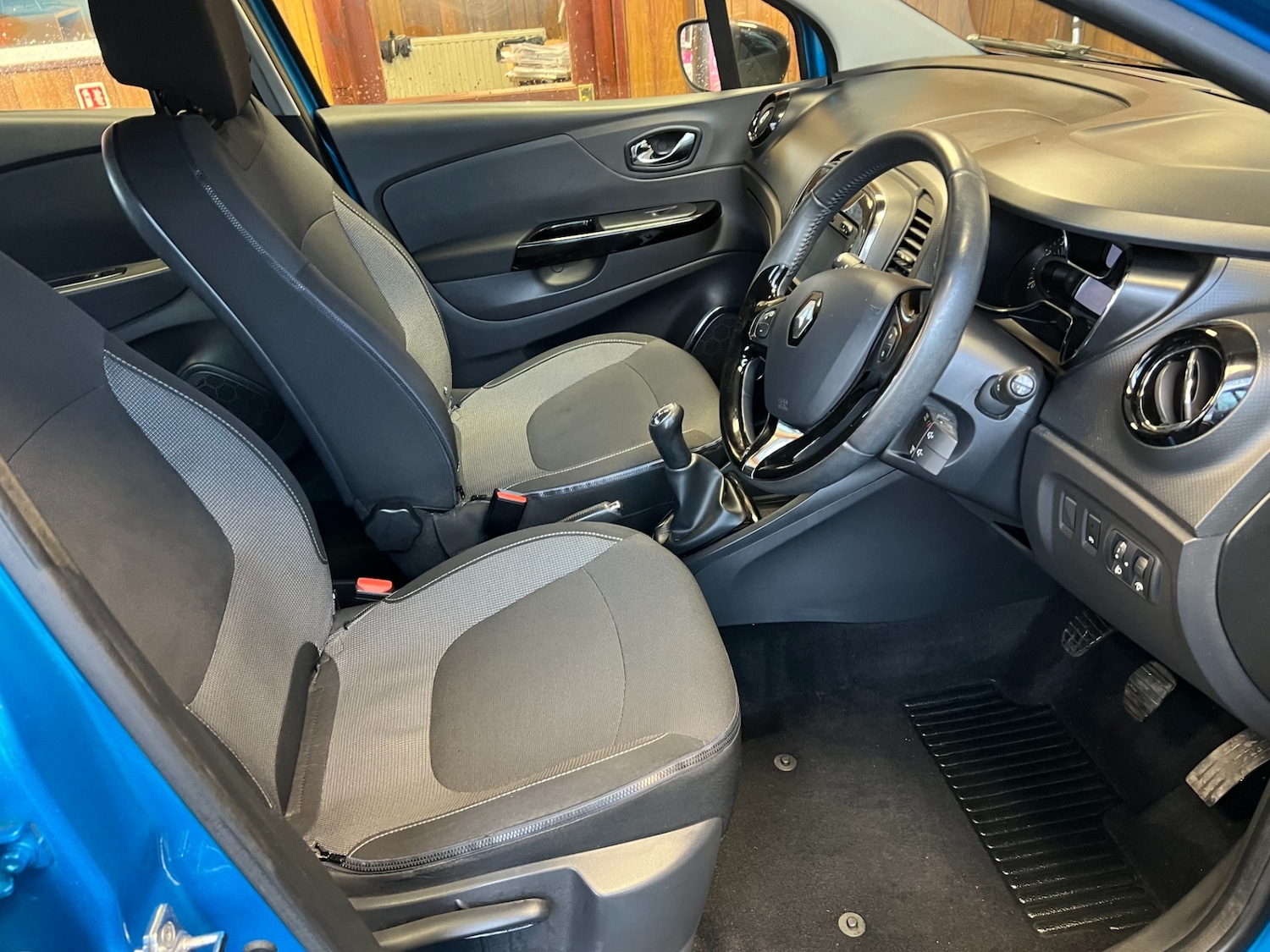 Used Renault Captur 2015 for sale - 77180777: Photo 11