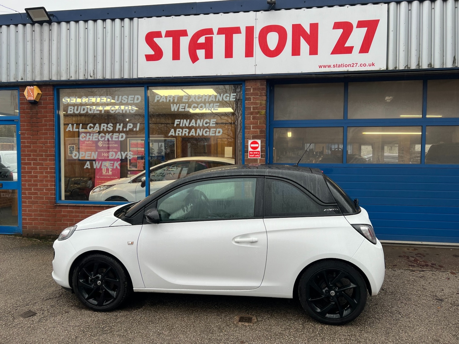Used Vauxhall ADAM 2017 for sale - 76946933: Photo 2