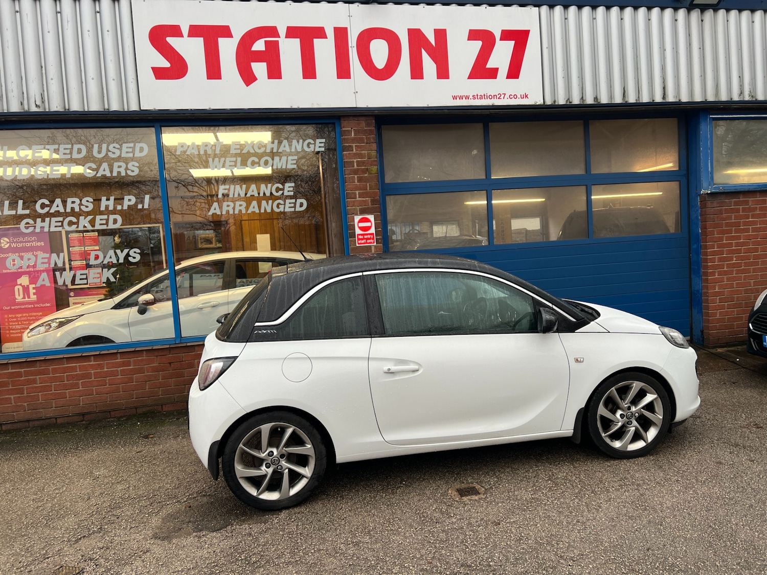 Used Vauxhall ADAM 2015 for sale - 76945661: Photo 4