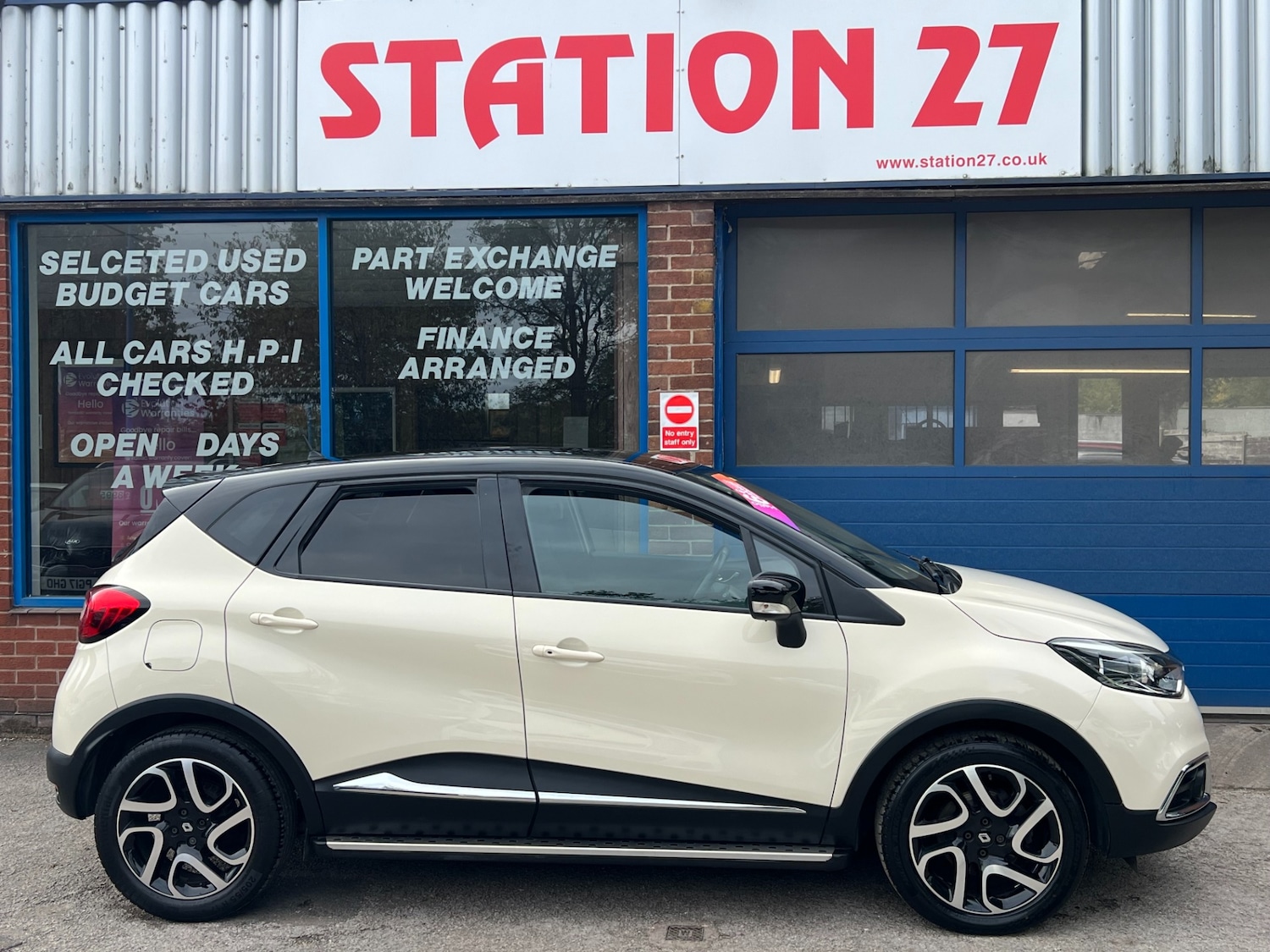 Used Renault Captur 2015 for sale - 75869013: Photo 2