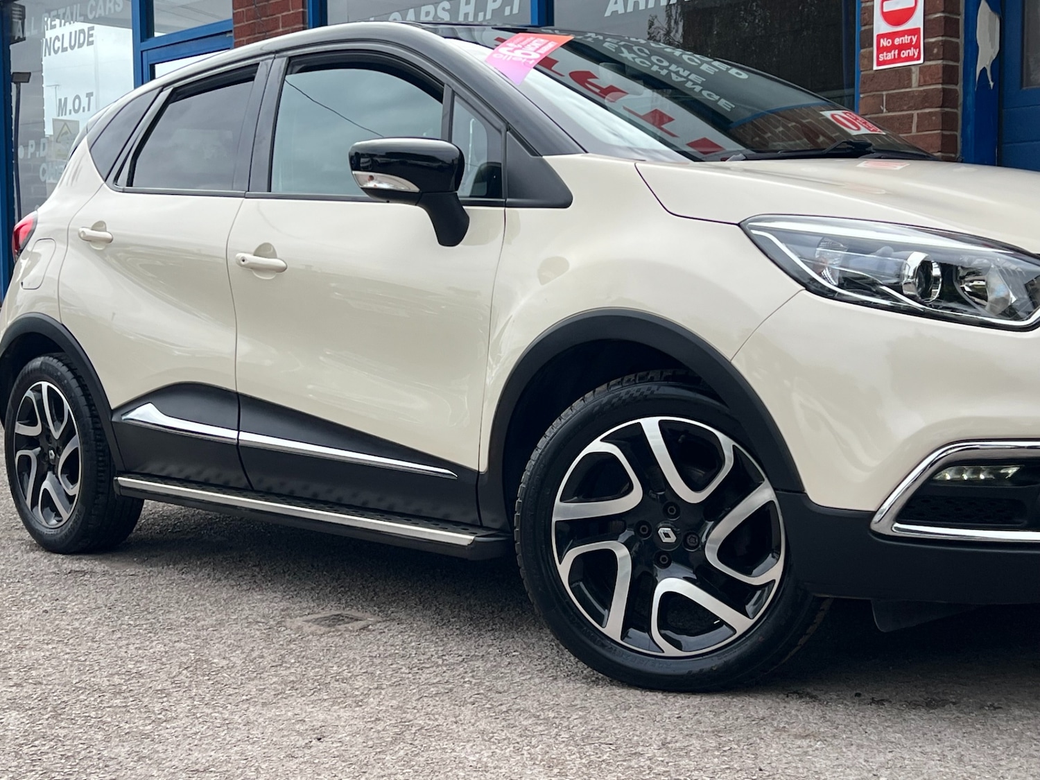 Used Renault Captur 2015 for sale - 75869013: Photo 8