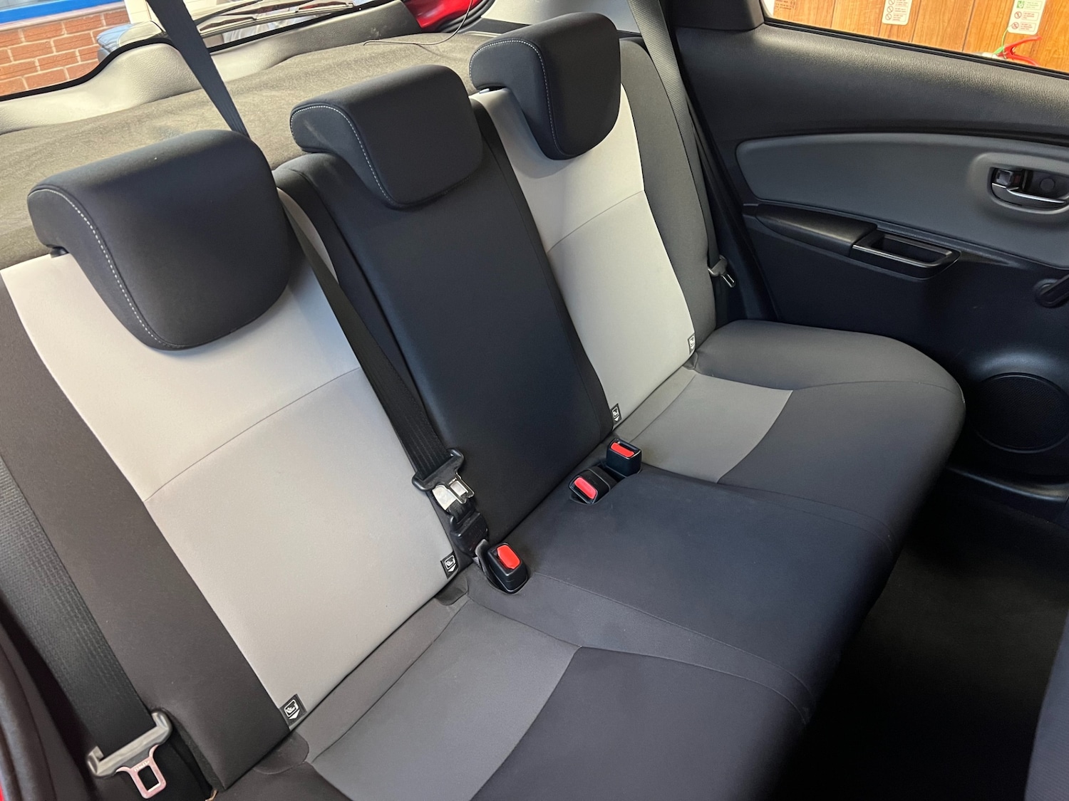 Used Toyota Yaris 2017 for sale - 77036144: Photo 30