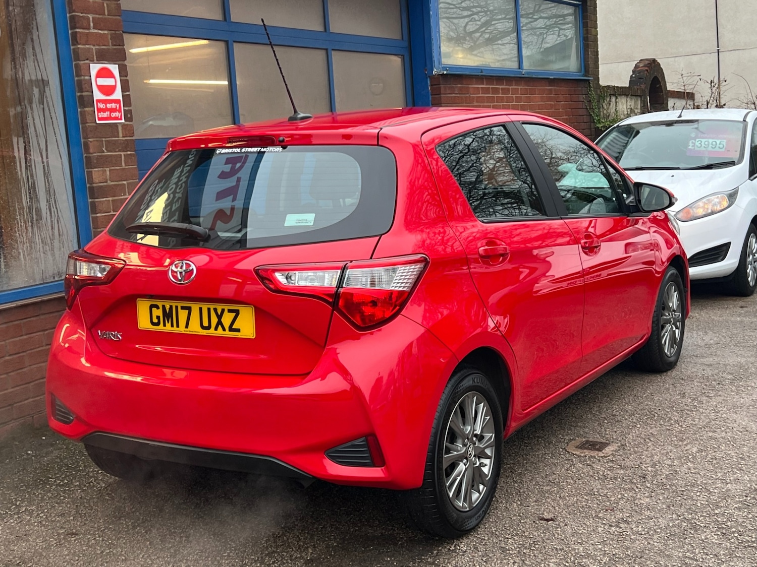 Used Toyota Yaris 2017 for sale - 77036144: Photo 47