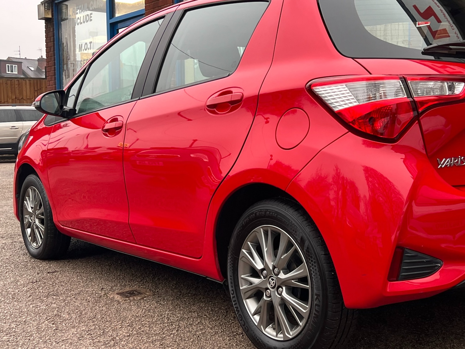 Used Toyota Yaris 2017 for sale - 77036144: Photo 60