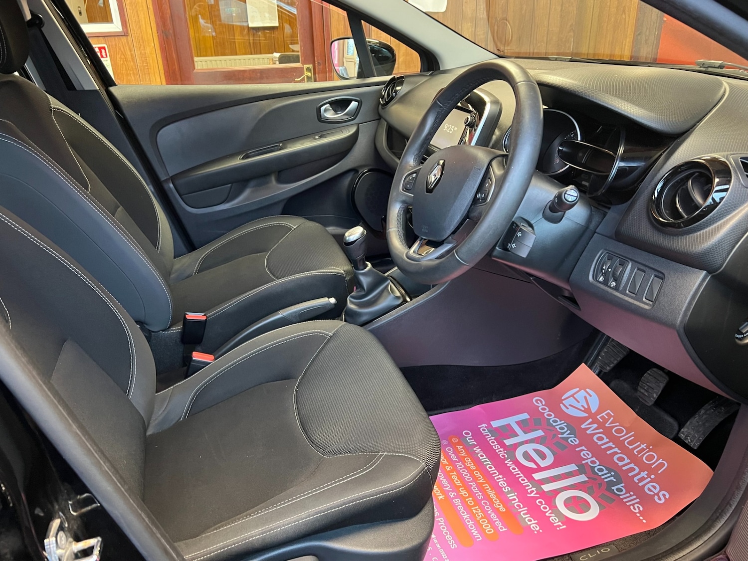 Used Renault Clio 2017 for sale - 76589748: Photo 16