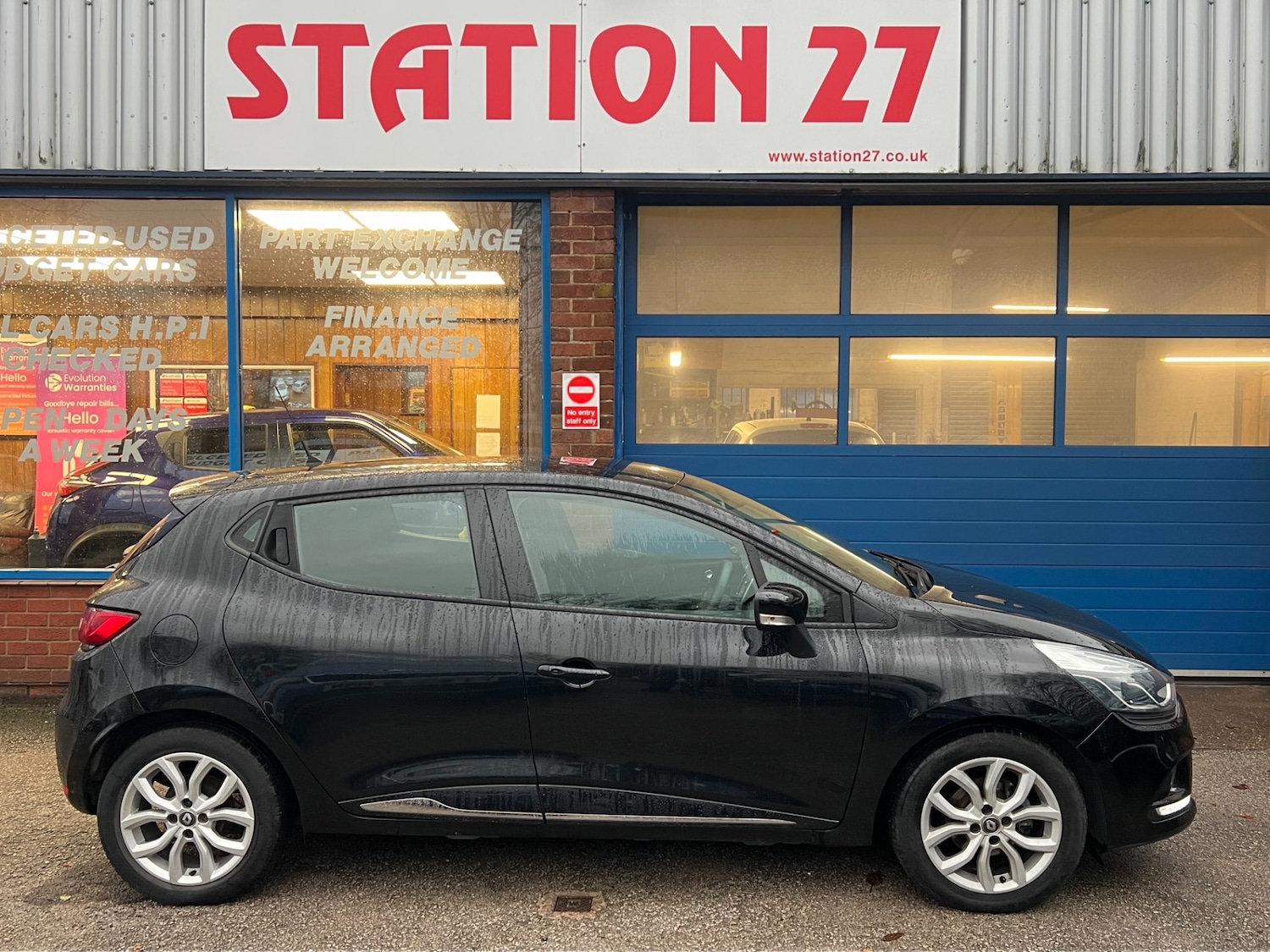 Used Renault Clio 2017 for sale - 76589748: Photo 2