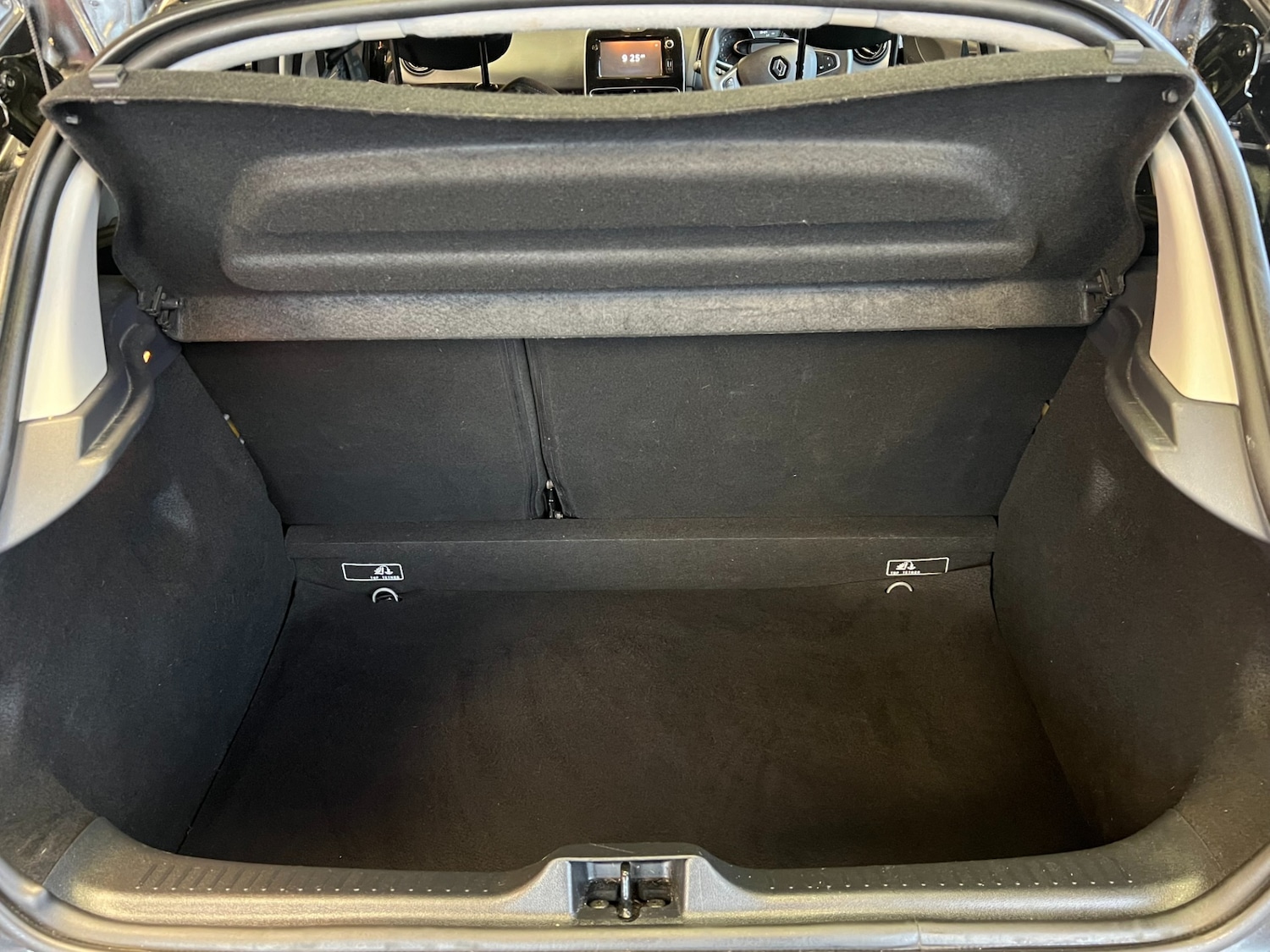 Used Renault Clio 2017 for sale - 76589748: Photo 20