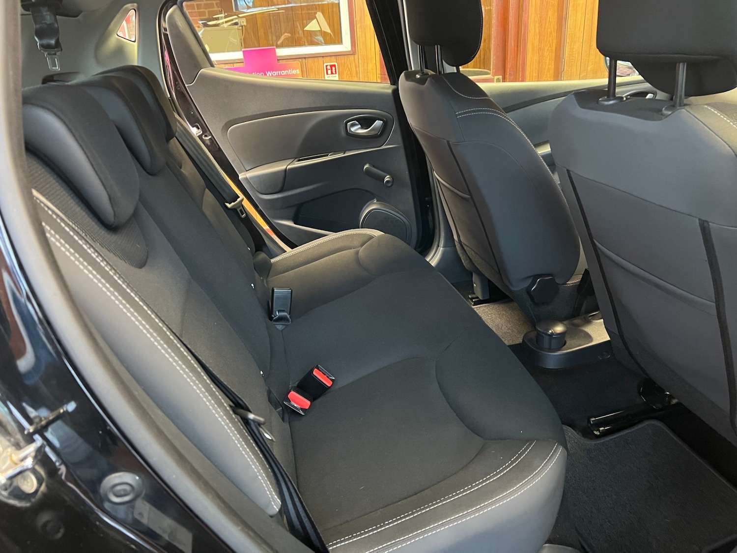 Used Renault Clio 2017 for sale - 76589748: Photo 26