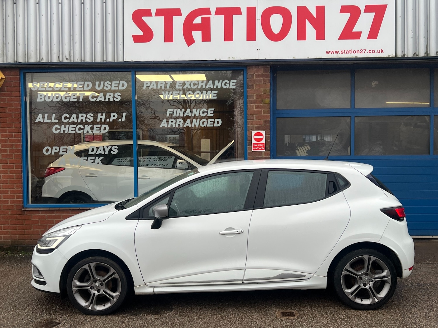 Used Renault Clio 2018 for sale - 77688100: Photo 2