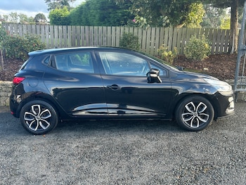 Used Renault Clio 2019 for sale - 75782678: Photo