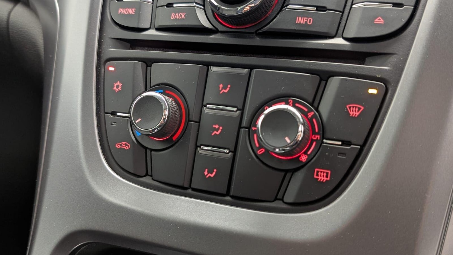 Used Vauxhall Astra 2016 for sale - 77091234: Photo 33