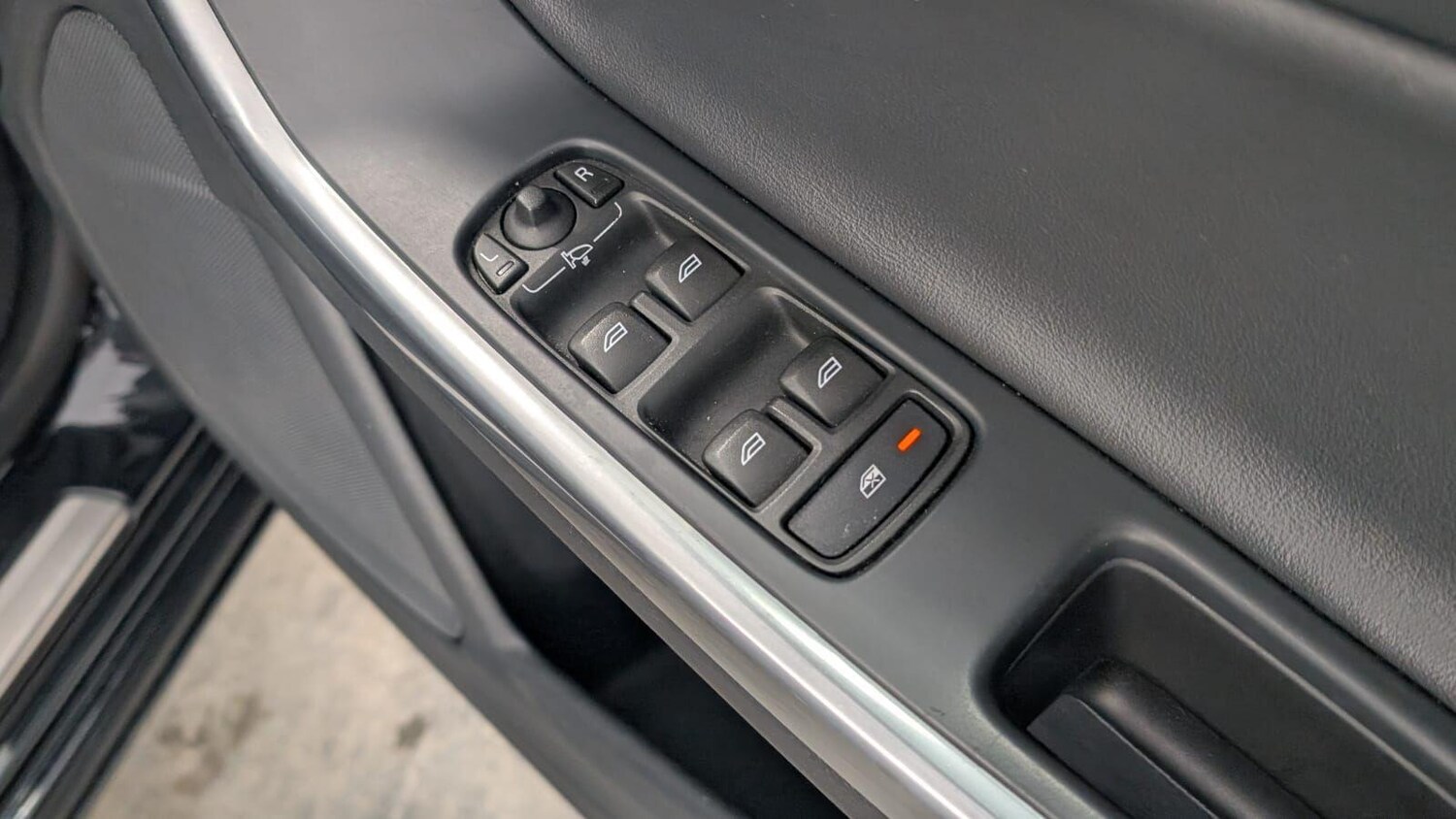 Used Volvo V60 for sale - 77908423: Photo 54