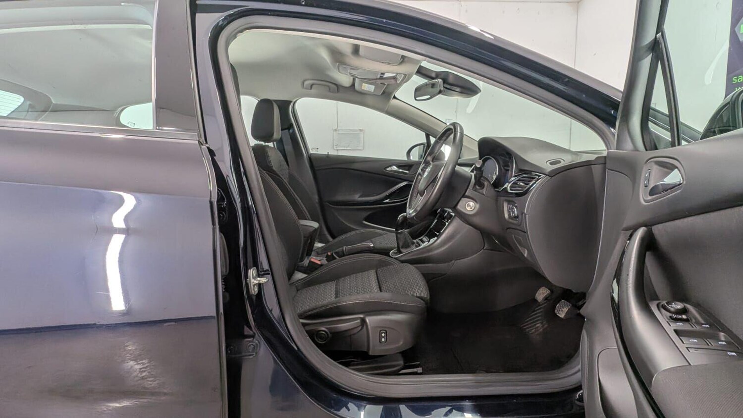 Used Vauxhall Astra for sale - 77909456: Photo 30