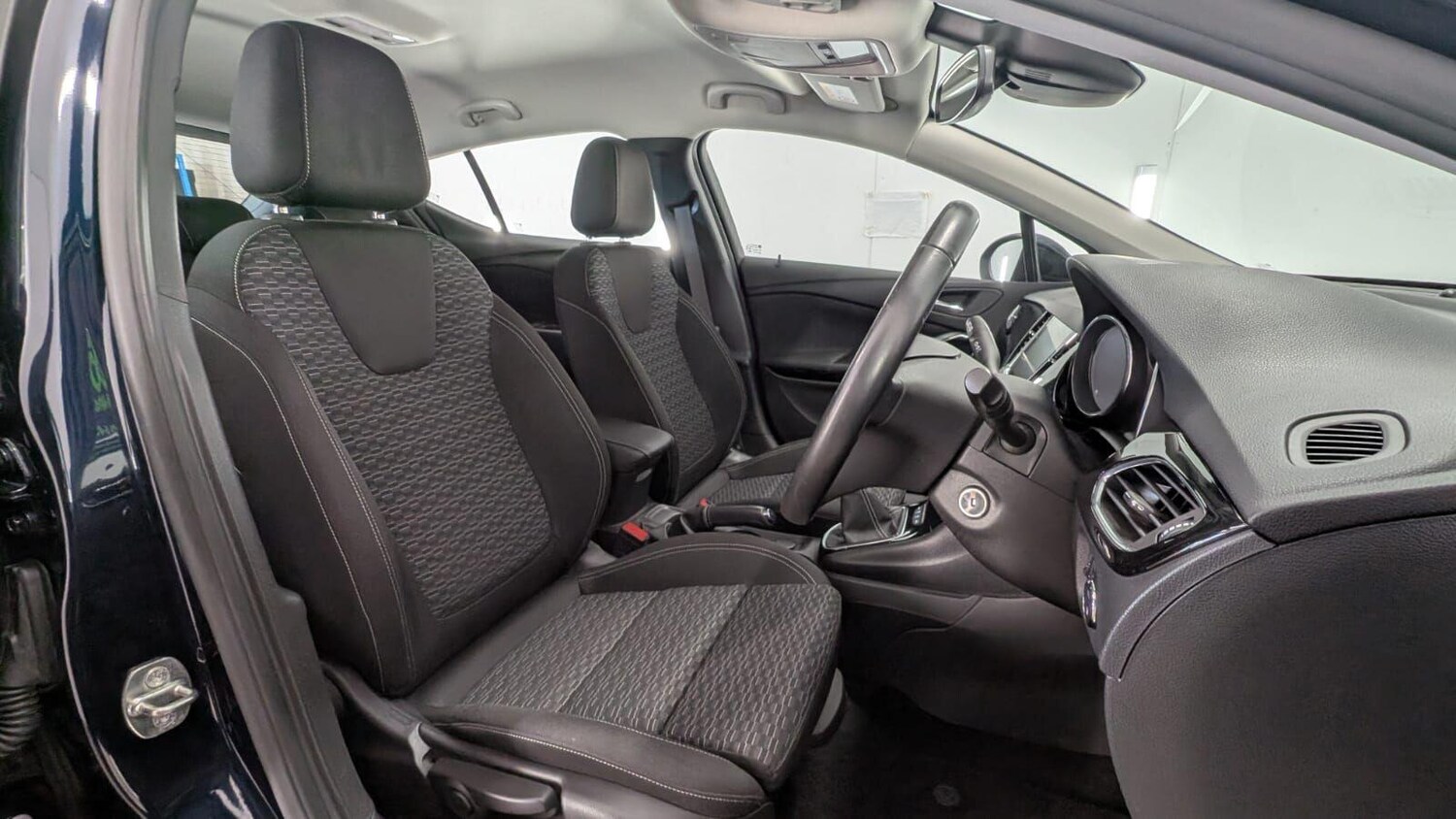 Used Vauxhall Astra for sale - 77909456: Photo 31