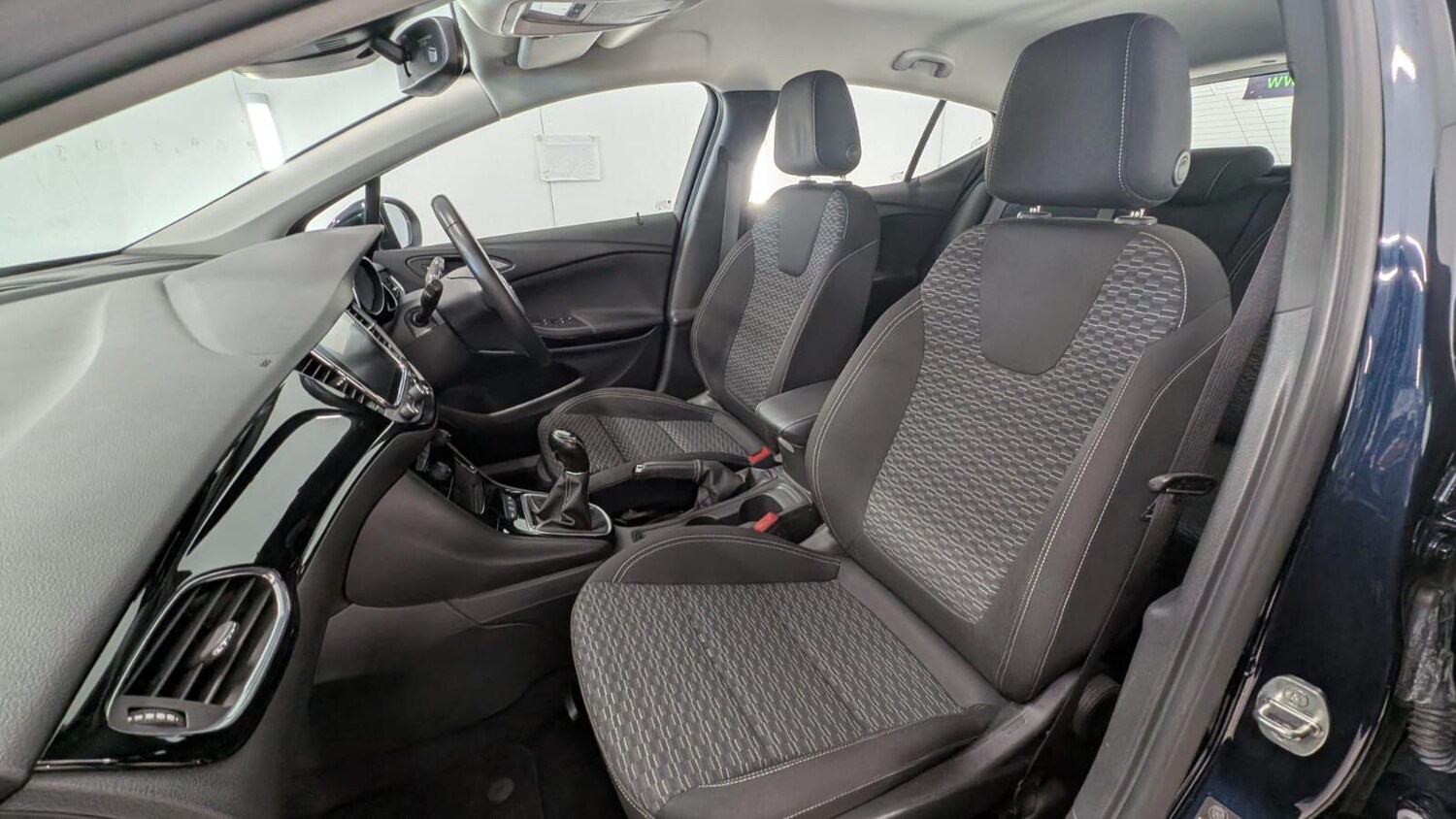 Used Vauxhall Astra for sale - 77909456: Photo 77