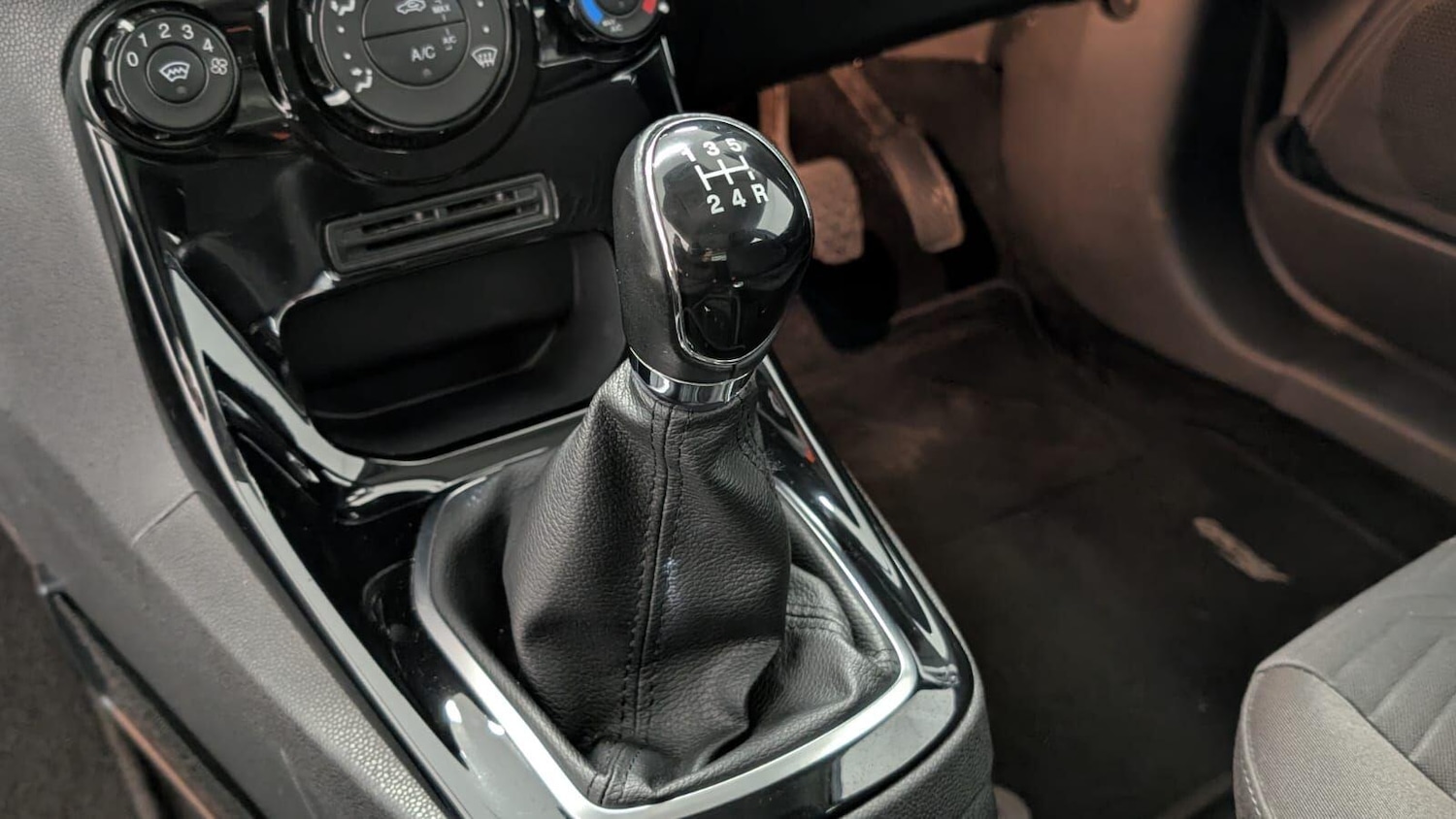 Used Ford Fiesta 2015 for sale - 77439672: Photo 40