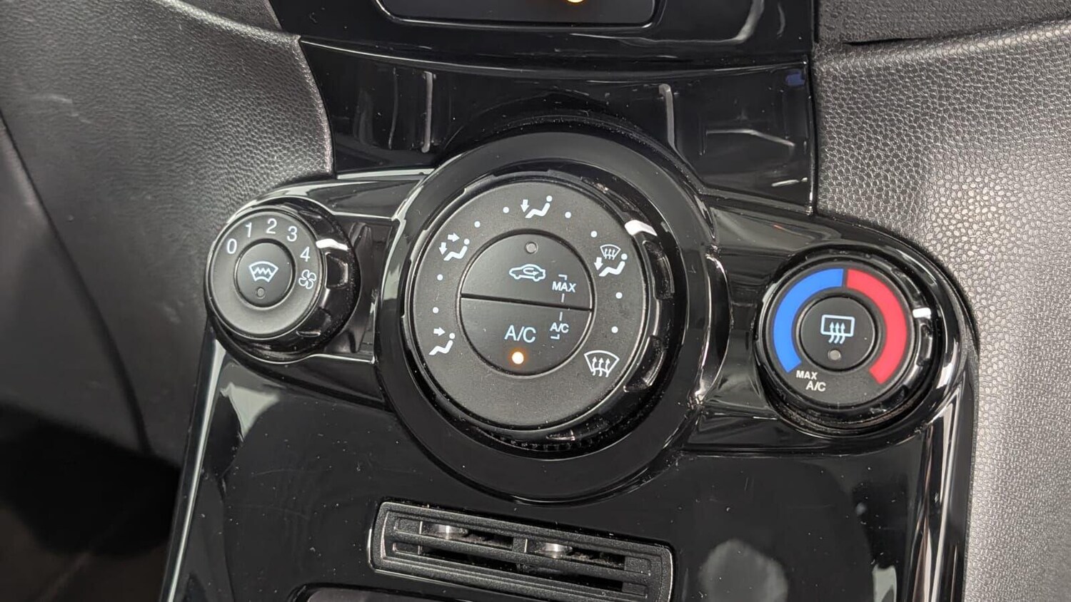 Used Ford Fiesta 2015 for sale - 77439672: Photo 60