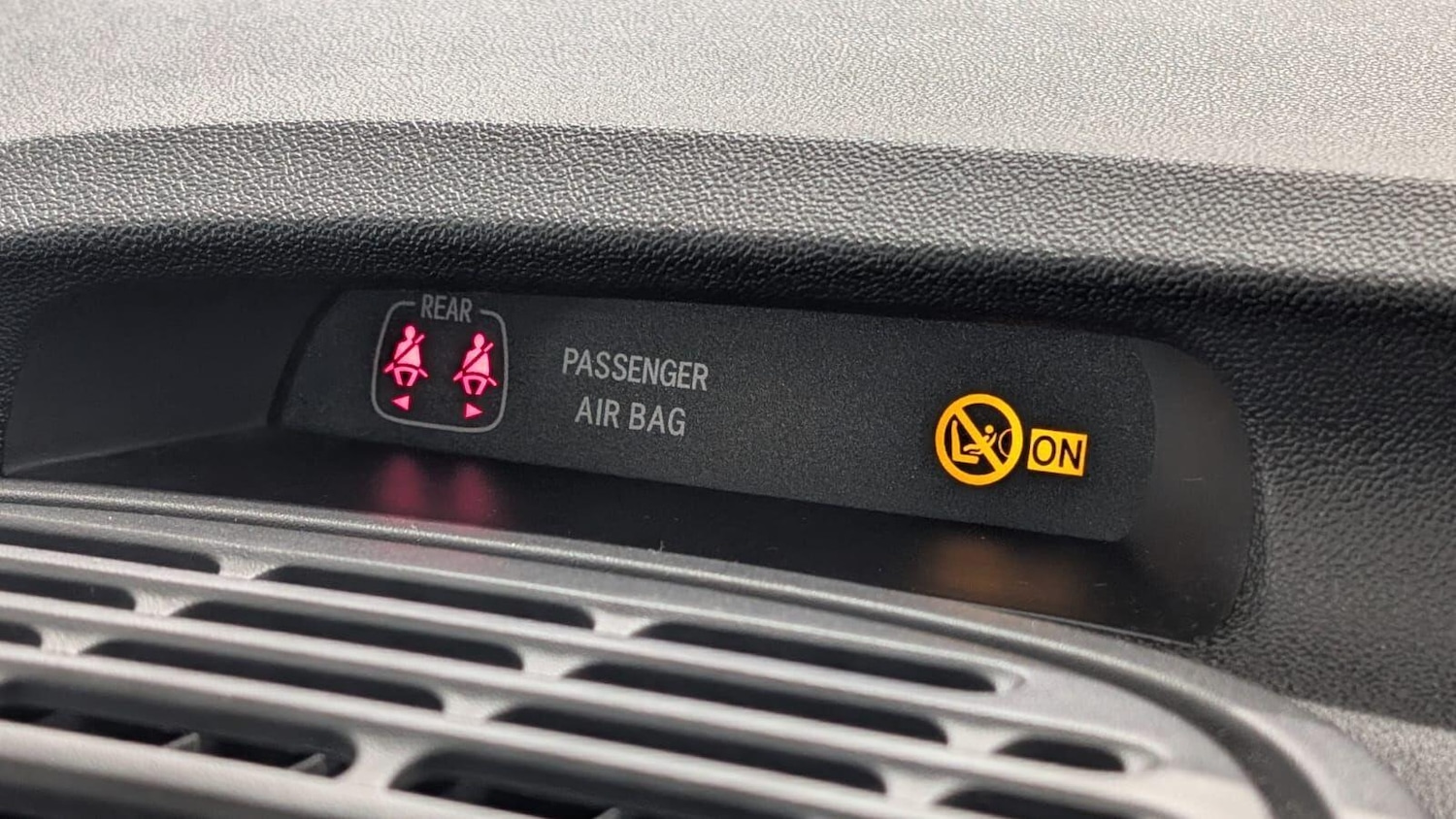 Used Peugeot 108 2015 for sale - 77238561: Photo 35