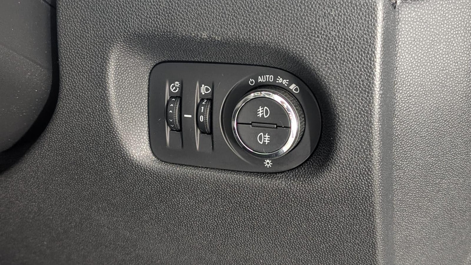 Used Vauxhall Corsa 2012 for sale - 77331240: Photo 49