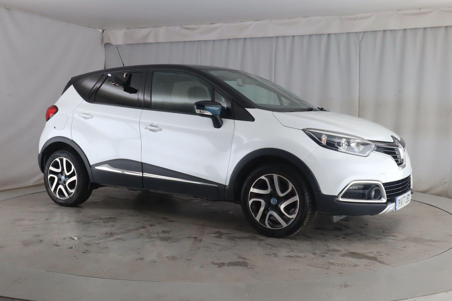 Used Renault Captur 2017 for sale - 76472494: Photo 2