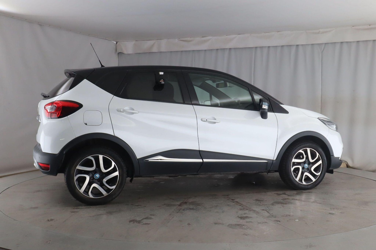 Used Renault Captur 2017 for sale - 76472494: Photo 4