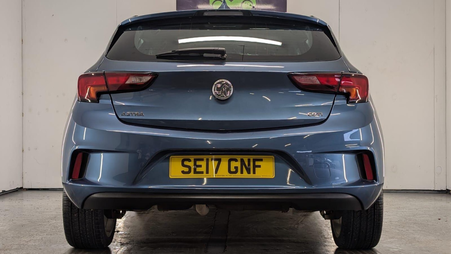 Used Vauxhall Astra 2017 for sale - 76926961: Photo 2