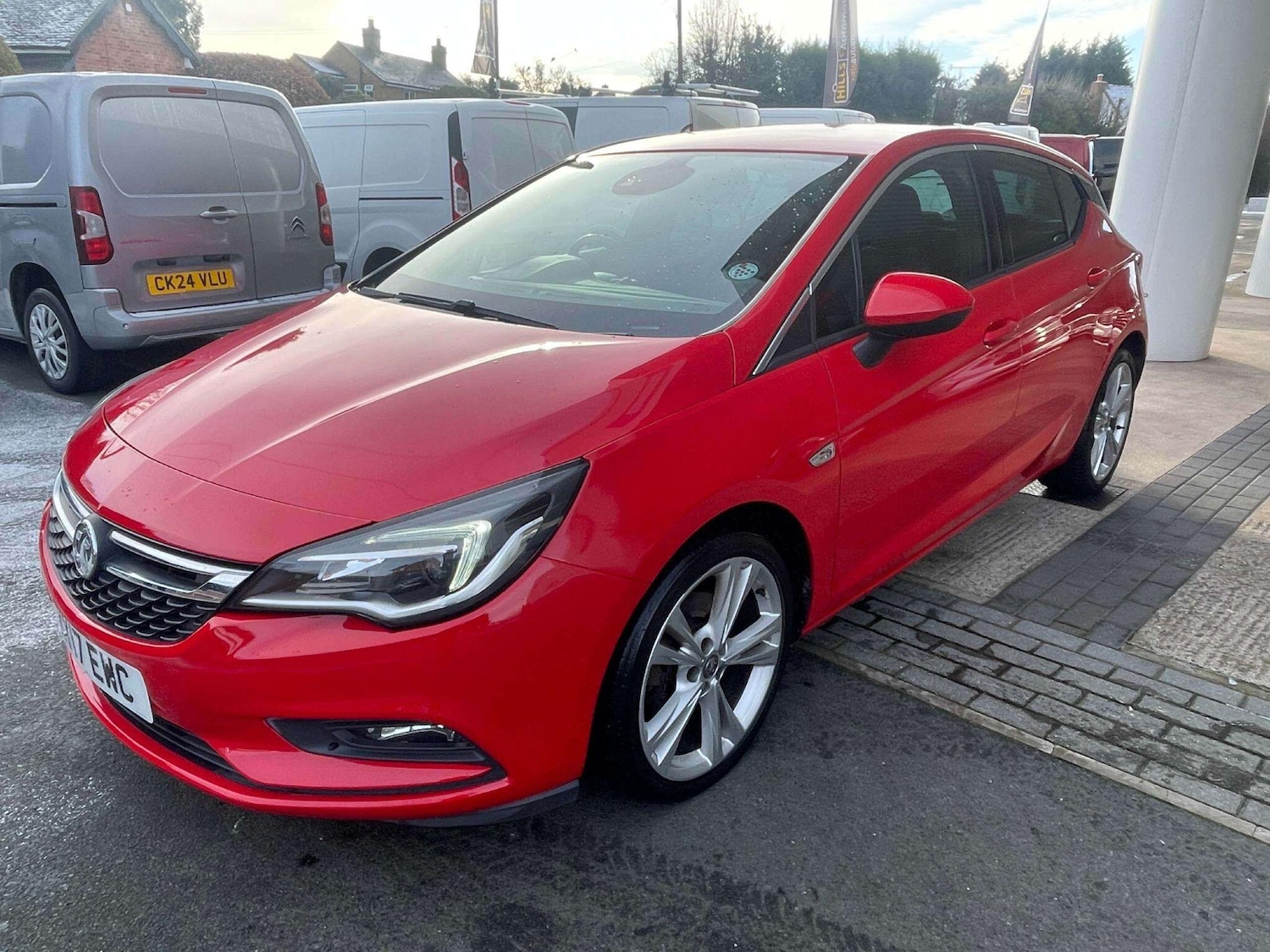 Used Vauxhall Astra 2017 for sale - 77230443: Photo 2