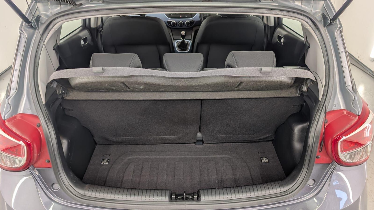 Used Hyundai i10 2014 for sale - 76432549: Photo 73