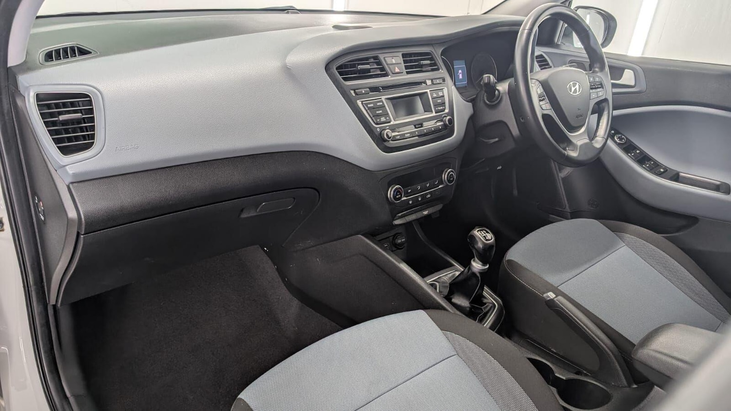 Used Hyundai i20 2015 for sale - 78185742: Photo 30