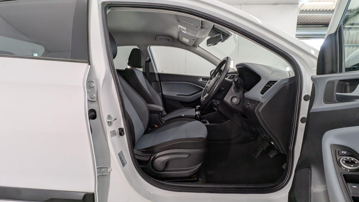 Used Hyundai i20 2015 for sale - 78185742: Photo 32